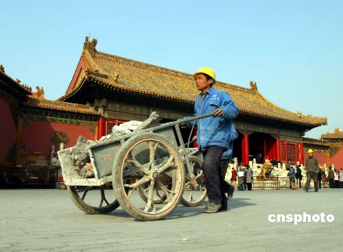 图:北京强制建筑业为农民工办理工伤和医疗保