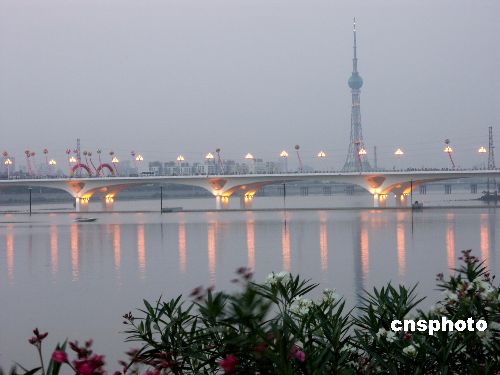 图:洛阳王城大道跨洛河大桥完工通车