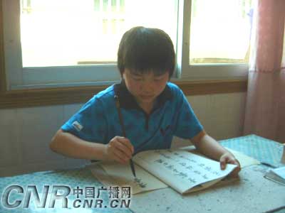 江西鄱阳11岁小学生获全国书法大赛冠军(图)
