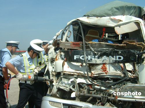 为及时处理重大交通事故,降低事故死亡率和减少民众财产损失,湖北孝感