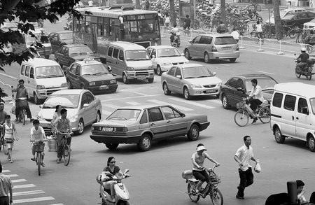 道路交通秩序混乱,参与各方均有责任,调查显示—交通安全需全民关注