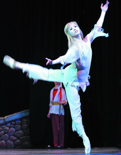 芭蕾舞剧《白毛女》昨晚拉开《大河报》创刊十周年"红色经典周"的帷幕
