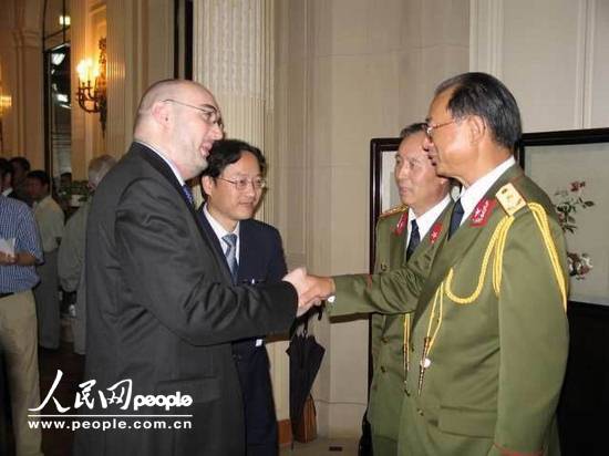中国驻法使馆武官处举行八一招待会组图