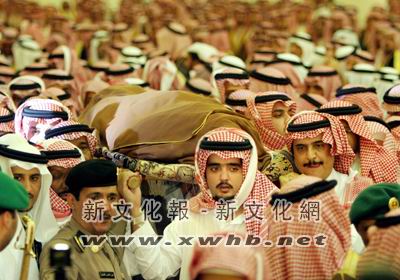 沙特老国王下葬无碑墓