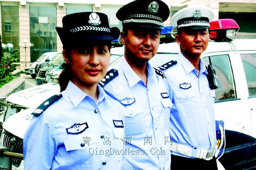 万余警察今亮新夏装 我市全省率先换发警服(图)