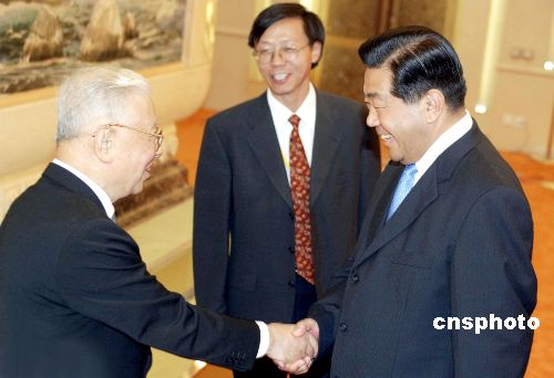 图:贾庆林会见中国国民党退役将领许历农