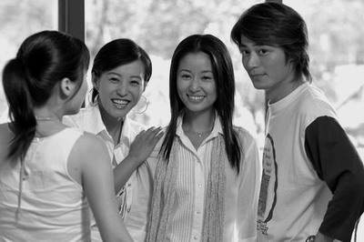 林心如(上图中,霍建华(上图右)主演的电视剧版《地下铁》前天移师