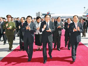 9月23日,以中共中央政治局常委,中央政法委书记罗干为团长的中央代表