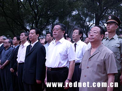 湖南省委举行庄严升国旗仪式庆祝建国56周年