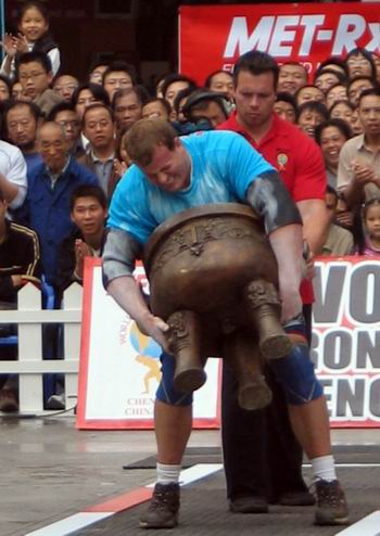 今晚大力士决战武侯祠