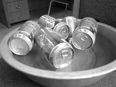 孟先生单位发了一箱(24罐)由天津可口可乐饮料