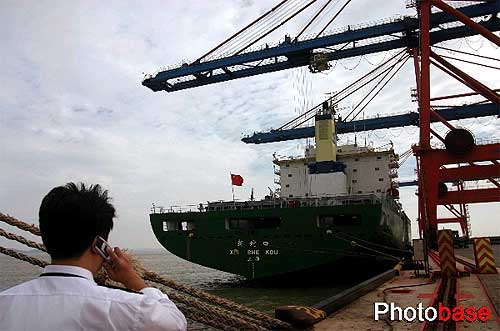上海万吨海船搁浅福建泉州湾 (2)