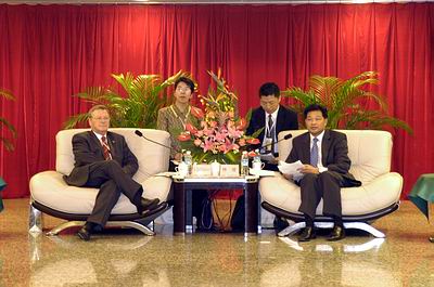 肇庆市委书记林雄与外宾座谈