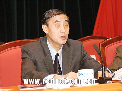 (谢康生向广大新闻工作者致以节日的祝贺)