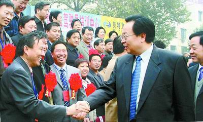 河南帮扶困难职工活动总结表彰会议在郑州举行