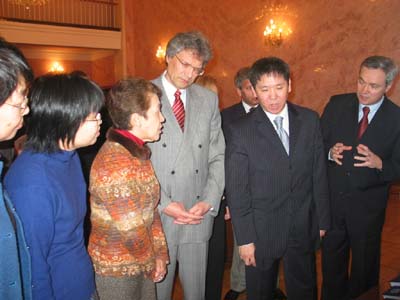叶利钦基金会向北京外国语大学俄语学院赠书
