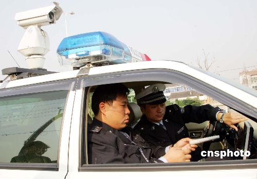 图:上海启用流动 电子警察 保今冬明春道路
