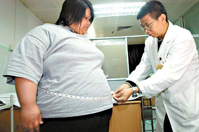 18岁少女重达183公斤心脏不胜负荷被迫