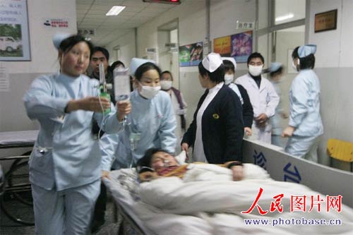 北京房山某职业学校近200名学生被疑食物中毒