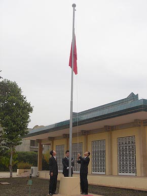 中国驻塞内加尔使馆举行升旗仪式 华侨华人出席