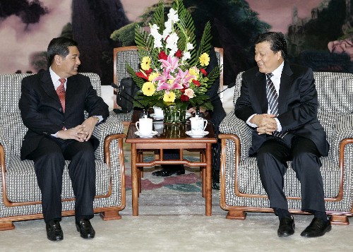 中宣部部长刘云山会见泰国通讯社代表团 图