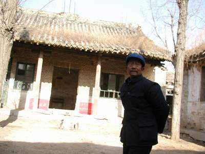 新闻中心 综合 > 正文       本报讯(记者李会嫔)夕阳照在"朱砂垴"的