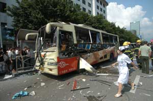 东街口公交车爆炸最震撼2005