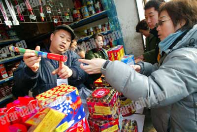 北京烟花爆竹销售首日:东西城鞭炮价最高差3倍