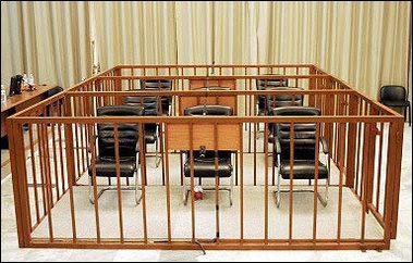 萨达姆及其律师团再次缺席法庭审判(组图)