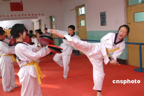 图:河北儿童兴起学跆拳道热