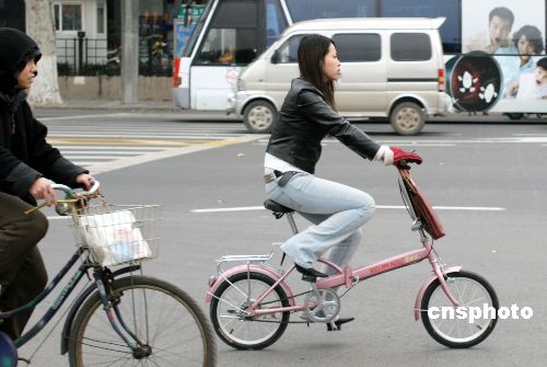 图:小轮自行车成时尚