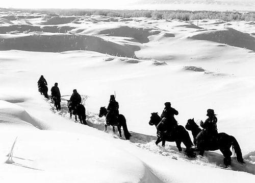 风雪边关紧巡逻(图)