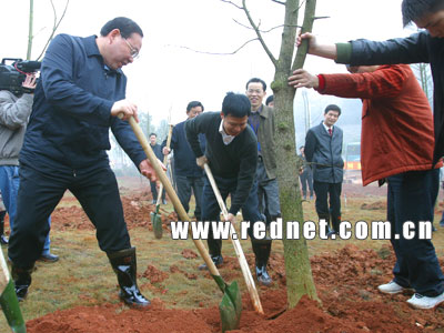 (省委常委,长沙市委书记梅克保为星沙镇徐特立公园植下一抹新绿)红网