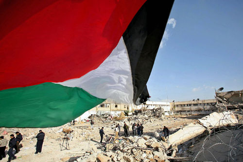 以色列推土机砸开巴勒斯坦监狱厚墙