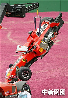 图:F1澳大利亚站 车祸一瞬
