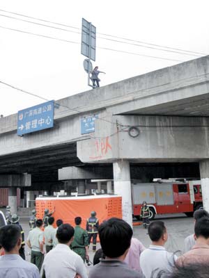 惠州两天内三人跳楼亡虎门一女子跳桥被劝下(图)
