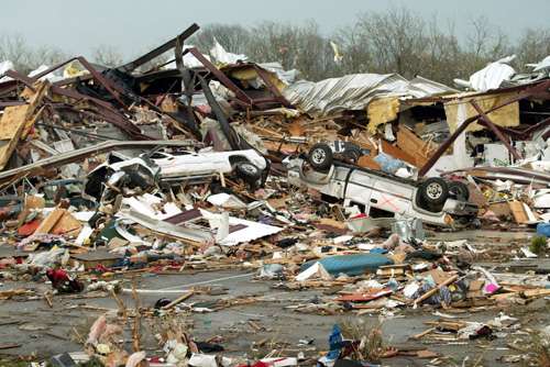 龙卷风再次袭击美国田纳西州造成12人丧生(图)