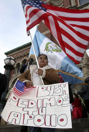 50万西班牙裔移民集会抗议美国移民法案被否