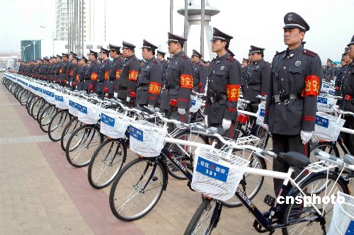 图:烟台芝罘区400辆警用自行车配发基层保安