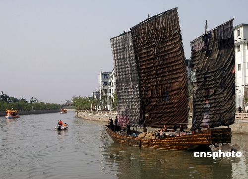 图扬州古运河重现漕运盐船