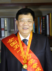 红塔集团董事长柳万东荣获 全国五一劳动奖章