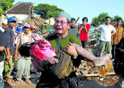 印尼地震死亡人数超5000 全国进入3个月紧急