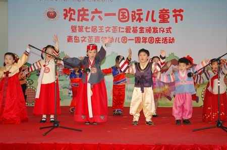 中外家长儿童共享快乐 天泰城欢庆六一节(组图
