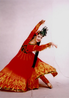 维吾尔族舞蹈家--迪丽娜尔