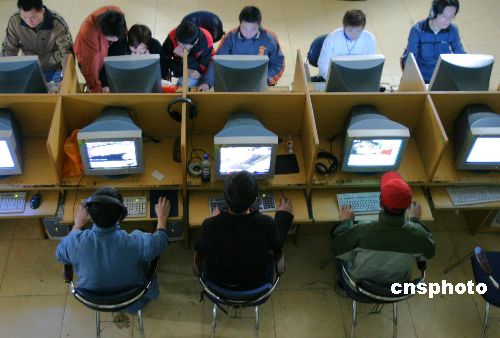 福州警方向网吧派驻保安 强化实名登记管理制