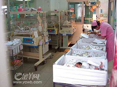 婴儿遭戳眼塞鼻续:保健院称家长对育婴有误解