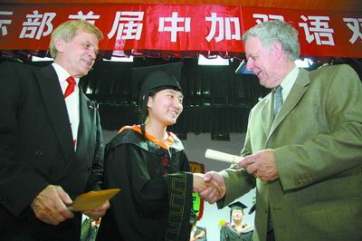 2、江西高中毕业证模板图片：当年的高中毕业证模板