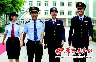 本报讯(记者彭坤)昨日,全省工商系统在咸阳市举行了"2005式"工商制服