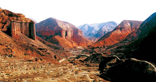 新闻中心 综合 > 正文    "天斧沙宫丹霞地貌"属珍贵的自然遗产,景观