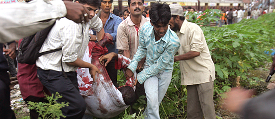 孟买警方表示,这些爆炸事件是恐怖袭击,5起爆炸发生在列车上,2起